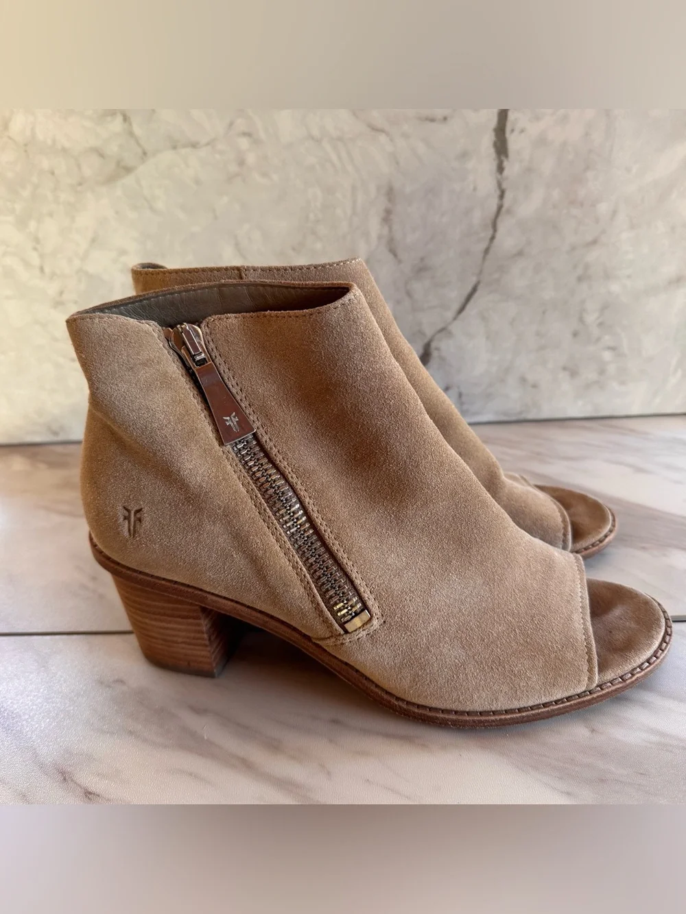 Frye Peep Toe Suede Ankle Booties 9.5 Beige Side Zip Stacked Heel